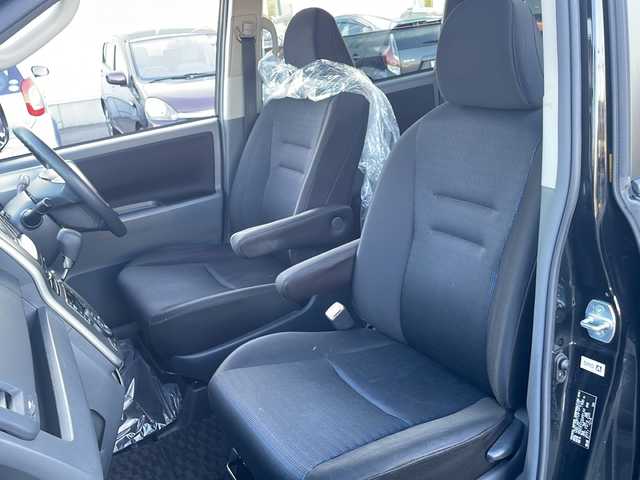 トヨタ ヴォクシー Z 道東・釧路十勝 2009(平21)年 10.1万km ブラック 社外ＳＤナビ/AM/FM　/フルセグＴＶ　/ＤＶＤ再生　/Ｂｌｕｅｔｏｏｔｈ接続/両側イージークローザードア　/リモコンキー　/純正ＨＩＤヘッドライト　/純正１６インチアルミホイール　/純正フロアマット