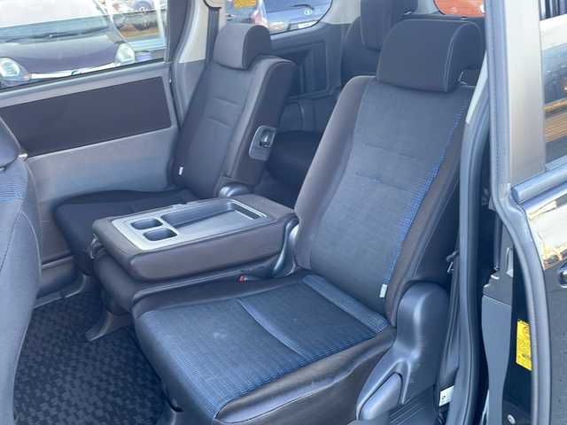 トヨタ ヴォクシー Z 道東・釧路十勝 2009(平21)年 10.1万km ブラック 社外ＳＤナビ/AM/FM　/フルセグＴＶ　/ＤＶＤ再生　/Ｂｌｕｅｔｏｏｔｈ接続/両側イージークローザードア　/リモコンキー　/純正ＨＩＤヘッドライト　/純正１６インチアルミホイール　/純正フロアマット