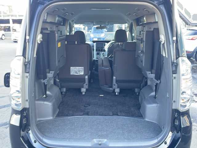 トヨタ ヴォクシー Z 道東・釧路十勝 2009(平21)年 10.1万km ブラック 社外ＳＤナビ/AM/FM　/フルセグＴＶ　/ＤＶＤ再生　/Ｂｌｕｅｔｏｏｔｈ接続/両側イージークローザードア　/リモコンキー　/純正ＨＩＤヘッドライト　/純正１６インチアルミホイール　/純正フロアマット