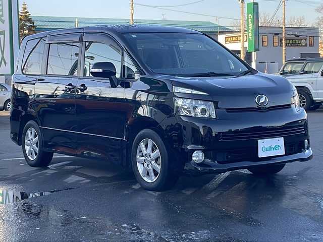 トヨタ ヴォクシー Z 道東・釧路十勝 2009(平21)年 10.1万km ブラック 社外ＳＤナビ/AM/FM　/フルセグＴＶ　/ＤＶＤ再生　/Ｂｌｕｅｔｏｏｔｈ接続/両側イージークローザードア　/リモコンキー　/純正ＨＩＤヘッドライト　/純正１６インチアルミホイール　/純正フロアマット