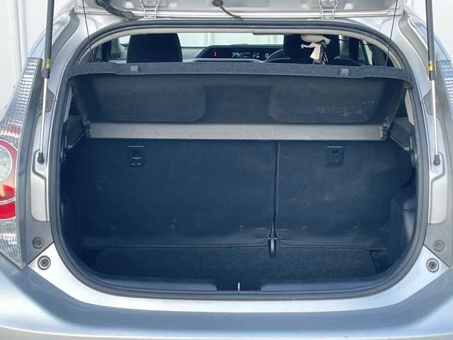 トヨタ アクア S 埼玉県 2014(平26)年 8.9万km シルバーM 外部検査実施済み/社外ＣＤ/ＥＴＣ/コーナーセンサー/電動格納ミラー/盗難防止装置/Ｗエアバッグ/横滑り防止機能/ＡＢＳ/リモコンキー/ドアバイザー/フロアマット/取扱説明書