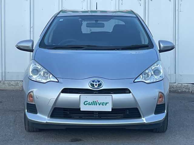 トヨタ アクア S 埼玉県 2014(平26)年 8.9万km シルバーM 外部検査実施済み/社外ＣＤ/ＥＴＣ/コーナーセンサー/電動格納ミラー/盗難防止装置/Ｗエアバッグ/横滑り防止機能/ＡＢＳ/リモコンキー/ドアバイザー/フロアマット/取扱説明書