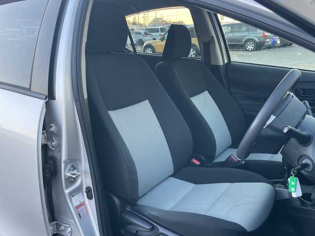 トヨタ アクア S 埼玉県 2014(平26)年 8.9万km シルバーM 外部検査実施済み/社外ＣＤ/ＥＴＣ/コーナーセンサー/電動格納ミラー/盗難防止装置/Ｗエアバッグ/横滑り防止機能/ＡＢＳ/リモコンキー/ドアバイザー/フロアマット/取扱説明書