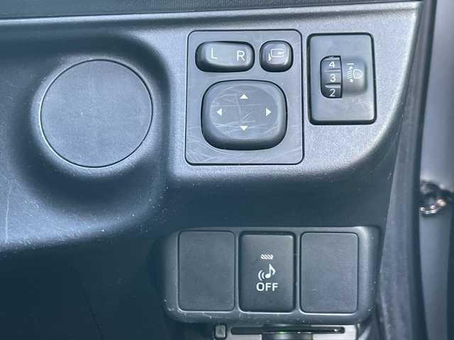 トヨタ アクア S 埼玉県 2014(平26)年 8.9万km シルバーM 外部検査実施済み/社外ＣＤ/ＥＴＣ/コーナーセンサー/電動格納ミラー/盗難防止装置/Ｗエアバッグ/横滑り防止機能/ＡＢＳ/リモコンキー/ドアバイザー/フロアマット/取扱説明書