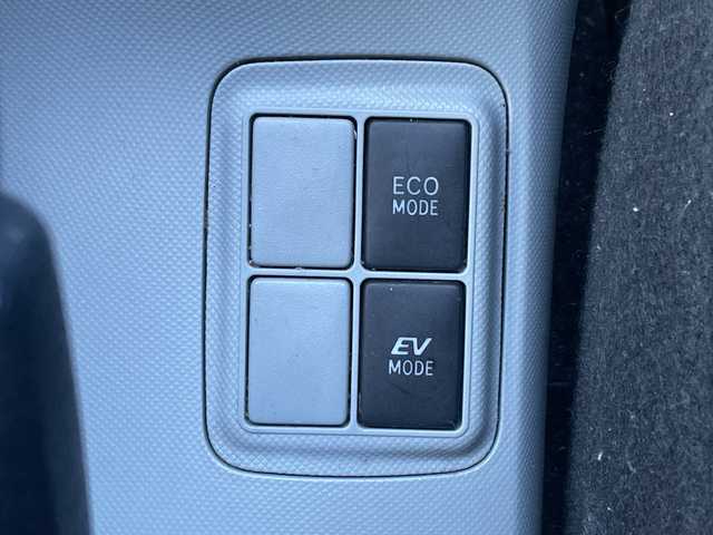 トヨタ アクア S 埼玉県 2014(平26)年 8.9万km シルバーM 外部検査実施済み/社外ＣＤ/ＥＴＣ/コーナーセンサー/電動格納ミラー/盗難防止装置/Ｗエアバッグ/横滑り防止機能/ＡＢＳ/リモコンキー/ドアバイザー/フロアマット/取扱説明書