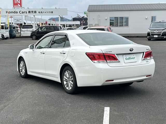 トヨタ クラウン ハイブリッド ロイヤルサルーン 鹿児島県 2014(平26)年 6.5万km ホワイトパールクリスタルシャイン クリアランスソナー/HIDヘッドランプ/電動チルトステアリング/純正16インチアルミホイール/D+N席パワーシート/バックカメラ/クルーズコントロール/フルセグTV/USB入力端子/オートライト