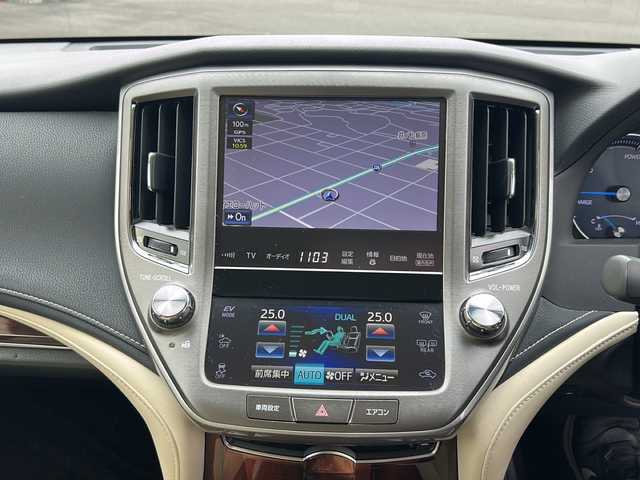 トヨタ クラウン ハイブリッド ロイヤルサルーン 鹿児島県 2014(平26)年 6.5万km ホワイトパールクリスタルシャイン クリアランスソナー/HIDヘッドランプ/電動チルトステアリング/純正16インチアルミホイール/D+N席パワーシート/バックカメラ/クルーズコントロール/フルセグTV/USB入力端子/オートライト