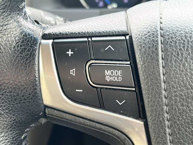 トヨタ クラウン ハイブリッド ロイヤルサルーン 鹿児島県 2014(平26)年 6.5万km ホワイトパールクリスタルシャイン クリアランスソナー/HIDヘッドランプ/電動チルトステアリング/純正16インチアルミホイール/D+N席パワーシート/バックカメラ/クルーズコントロール/フルセグTV/USB入力端子/オートライト