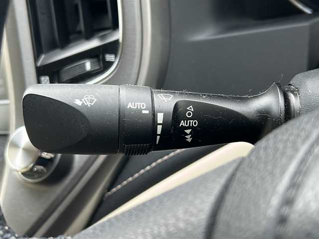 トヨタ クラウン ハイブリッド ロイヤルサルーン 鹿児島県 2014(平26)年 6.5万km ホワイトパールクリスタルシャイン クリアランスソナー/HIDヘッドランプ/電動チルトステアリング/純正16インチアルミホイール/D+N席パワーシート/バックカメラ/クルーズコントロール/フルセグTV/USB入力端子/オートライト