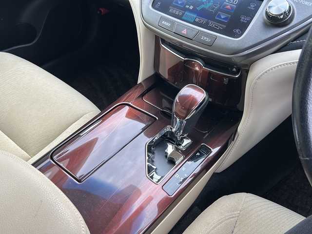 トヨタ クラウン ハイブリッド ロイヤルサルーン 鹿児島県 2014(平26)年 6.5万km ホワイトパールクリスタルシャイン クリアランスソナー/HIDヘッドランプ/電動チルトステアリング/純正16インチアルミホイール/D+N席パワーシート/バックカメラ/クルーズコントロール/フルセグTV/USB入力端子/オートライト