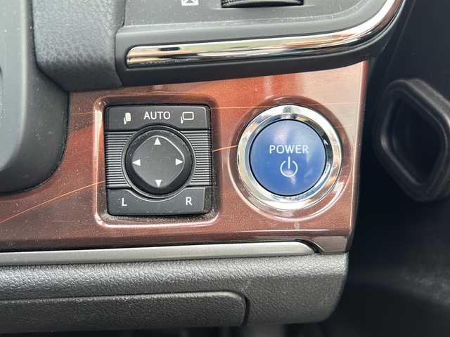 トヨタ クラウン ハイブリッド ロイヤルサルーン 鹿児島県 2014(平26)年 6.5万km ホワイトパールクリスタルシャイン クリアランスソナー/HIDヘッドランプ/電動チルトステアリング/純正16インチアルミホイール/D+N席パワーシート/バックカメラ/クルーズコントロール/フルセグTV/USB入力端子/オートライト