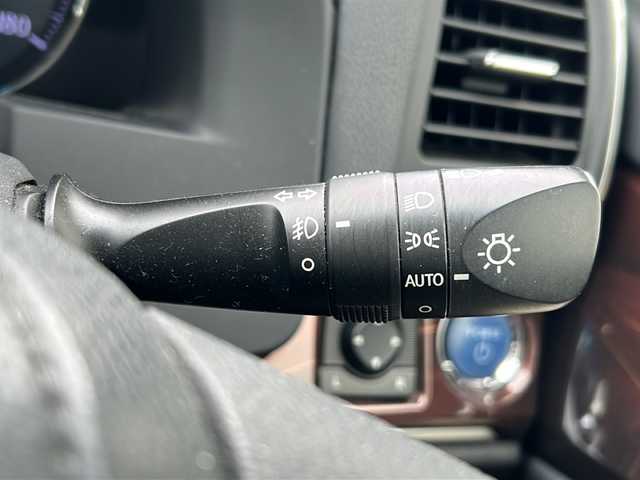 トヨタ クラウン ハイブリッド ロイヤルサルーン 鹿児島県 2014(平26)年 6.5万km ホワイトパールクリスタルシャイン クリアランスソナー/HIDヘッドランプ/電動チルトステアリング/純正16インチアルミホイール/D+N席パワーシート/バックカメラ/クルーズコントロール/フルセグTV/USB入力端子/オートライト