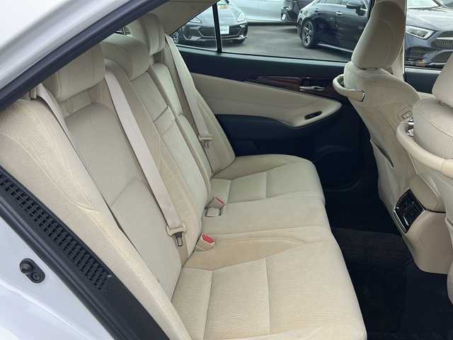 トヨタ クラウン ハイブリッド ロイヤルサルーン 鹿児島県 2014(平26)年 6.5万km ホワイトパールクリスタルシャイン クリアランスソナー/HIDヘッドランプ/電動チルトステアリング/純正16インチアルミホイール/D+N席パワーシート/バックカメラ/クルーズコントロール/フルセグTV/USB入力端子/オートライト