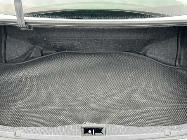 トヨタ クラウン ハイブリッド ロイヤルサルーン 鹿児島県 2014(平26)年 6.5万km ホワイトパールクリスタルシャイン クリアランスソナー/HIDヘッドランプ/電動チルトステアリング/純正16インチアルミホイール/D+N席パワーシート/バックカメラ/クルーズコントロール/フルセグTV/USB入力端子/オートライト