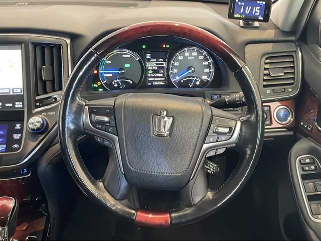 トヨタ クラウン マジェスタ Four 福井県 2017(平29)年 19.7万km ブラック ワンオーナー/純正ナビ/フルセグTV/BD/DVD/CD/BT/AUX/SD/バック・サイドカメラ/レーダークルーズコントロール/ブラインドスポットモニター/プリクラッシュセーフティ/レーンディパーチャーアラート/クリアランスソナー/オートハイビーム/ビルトインETC2.0/ドライブレコーダー/ステアリングヒーター/全席シートヒーター/エアシート/レザーシート/パワーシート/オートライト/LEDヘッドライト/純正17インチアルミホイール