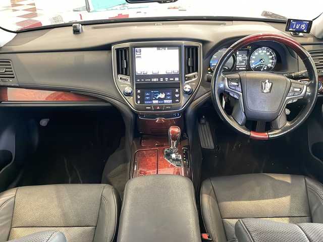 トヨタ クラウン マジェスタ Four 福井県 2017(平29)年 19.7万km ブラック ワンオーナー/純正ナビ/フルセグTV/BD/DVD/CD/BT/AUX/SD/バック・サイドカメラ/レーダークルーズコントロール/ブラインドスポットモニター/プリクラッシュセーフティ/レーンディパーチャーアラート/クリアランスソナー/オートハイビーム/ビルトインETC2.0/ドライブレコーダー/ステアリングヒーター/全席シートヒーター/エアシート/レザーシート/パワーシート/オートライト/LEDヘッドライト/純正17インチアルミホイール