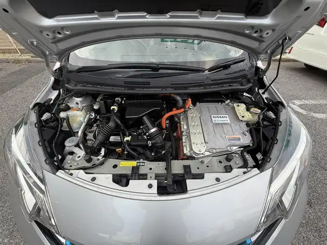 日産 ノート e－パワーニスモ S 千葉県 2019(令1)年 5.9万km ブリリアントシルバー 純正フルセグナビ(MM318D-W)/アラウンドビューモニター/インテリジェントルームミラー/コーナーセンサー/エマージェンシーブレーキ/車線逸脱防止支援システム/スペアキー/純正フロアマット/オートライト/ステアリングスイッチ