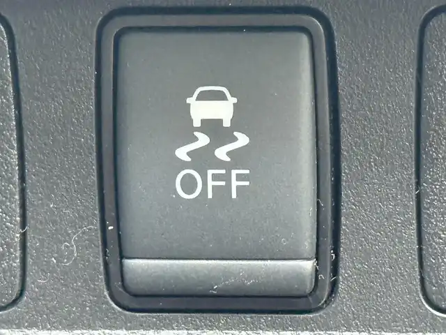 日産 ノート e－パワーニスモ S 千葉県 2019(令1)年 5.9万km ブリリアントシルバー 純正フルセグナビ(MM318D-W)/アラウンドビューモニター/インテリジェントルームミラー/コーナーセンサー/エマージェンシーブレーキ/車線逸脱防止支援システム/スペアキー/純正フロアマット/オートライト/ステアリングスイッチ