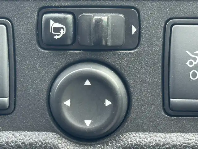 日産 ノート e－パワーニスモ S 千葉県 2019(令1)年 5.9万km ブリリアントシルバー 純正フルセグナビ(MM318D-W)/アラウンドビューモニター/インテリジェントルームミラー/コーナーセンサー/エマージェンシーブレーキ/車線逸脱防止支援システム/スペアキー/純正フロアマット/オートライト/ステアリングスイッチ