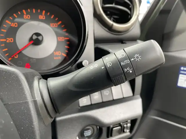 スズキ ジムニー XC 滋賀県 2021(令3)年 2万km ジャングルグリーン 純正8インチナビ/【Bluetooth/CD/DVD/フルセグTV】/バックカメラ/クルーズコントロール/レーンキープアシスト/衝突軽減ブレーキ/前後ドライブレコーダー/LEDヘッドライト/オートマチックハイビーム/D/Nシートヒーター/ヒルディセントコントロール/センターデフロック/ビルトインETC/純正フロアマット/プッシュスタート/スマートキー/ステアリングリモコン