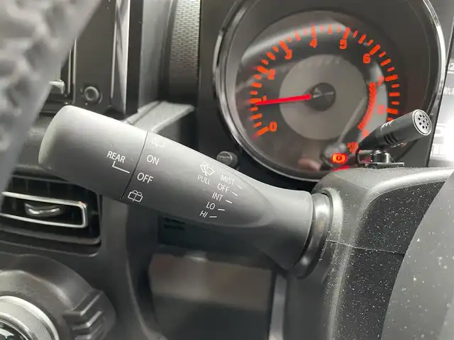 スズキ ジムニー XC 滋賀県 2021(令3)年 2万km ジャングルグリーン 純正8インチナビ/【Bluetooth/CD/DVD/フルセグTV】/バックカメラ/クルーズコントロール/レーンキープアシスト/衝突軽減ブレーキ/前後ドライブレコーダー/LEDヘッドライト/オートマチックハイビーム/D/Nシートヒーター/ヒルディセントコントロール/センターデフロック/ビルトインETC/純正フロアマット/プッシュスタート/スマートキー/ステアリングリモコン