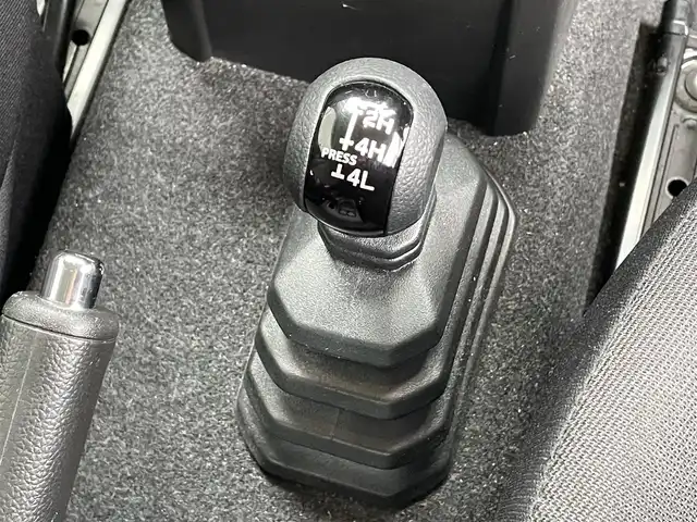 スズキ ジムニー XC 滋賀県 2021(令3)年 2万km ジャングルグリーン 純正8インチナビ/【Bluetooth/CD/DVD/フルセグTV】/バックカメラ/クルーズコントロール/レーンキープアシスト/衝突軽減ブレーキ/前後ドライブレコーダー/LEDヘッドライト/オートマチックハイビーム/D/Nシートヒーター/ヒルディセントコントロール/センターデフロック/ビルトインETC/純正フロアマット/プッシュスタート/スマートキー/ステアリングリモコン