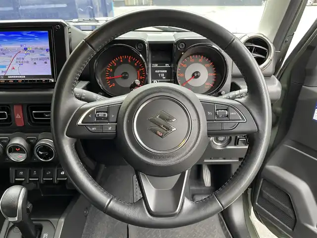 スズキ ジムニー XC 滋賀県 2021(令3)年 2万km ジャングルグリーン 純正8インチナビ/【Bluetooth/CD/DVD/フルセグTV】/バックカメラ/クルーズコントロール/レーンキープアシスト/衝突軽減ブレーキ/前後ドライブレコーダー/LEDヘッドライト/オートマチックハイビーム/D/Nシートヒーター/ヒルディセントコントロール/センターデフロック/ビルトインETC/純正フロアマット/プッシュスタート/スマートキー/ステアリングリモコン
