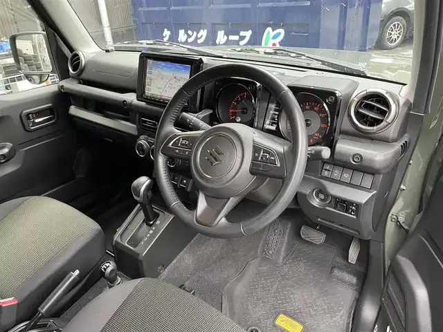 スズキ ジムニー XC 滋賀県 2021(令3)年 2万km ジャングルグリーン 純正8インチナビ/【Bluetooth/CD/DVD/フルセグTV】/バックカメラ/クルーズコントロール/レーンキープアシスト/衝突軽減ブレーキ/前後ドライブレコーダー/LEDヘッドライト/オートマチックハイビーム/D/Nシートヒーター/ヒルディセントコントロール/センターデフロック/ビルトインETC/純正フロアマット/プッシュスタート/スマートキー/ステアリングリモコン