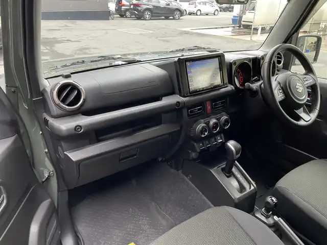 スズキ ジムニー XC 滋賀県 2021(令3)年 2万km ジャングルグリーン 純正8インチナビ/【Bluetooth/CD/DVD/フルセグTV】/バックカメラ/クルーズコントロール/レーンキープアシスト/衝突軽減ブレーキ/前後ドライブレコーダー/LEDヘッドライト/オートマチックハイビーム/D/Nシートヒーター/ヒルディセントコントロール/センターデフロック/ビルトインETC/純正フロアマット/プッシュスタート/スマートキー/ステアリングリモコン