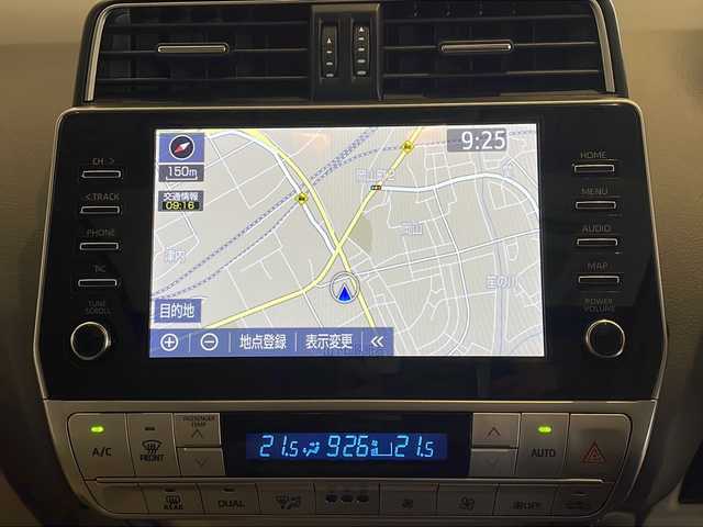 トヨタ ランドクルーザー プラド TX Lパッケージ マットブラED 福井県 2022(令4)年 3万km ホワイトパールクリスタルシャイン ワンオーナー/ムーンルーフ/純正9インチナビ/フルセグTV/USB/BT/パノラミックビューモニター/セーフティセンス/・レーダークルーズコントロール/・プリクラッシュセーフティ/・レーンキープアシスト/・レーンディパーチャーアラート/・クリアランスソナー/・オートハイビーム/・ロードサインアシスト/・先行車発進アラーム/ETC2.0/前後ドライブレコーダー/フロア格納サードシート（電動）/レザーシート/パワーシート/シートヒーター/エアシート/革巻きステアリング/オートライト/LEDヘッドライト/純正18インチアルミホイール/プッシュスタート/スマートキー×2/ヘッドライトウォッシャー/純正フロアマット