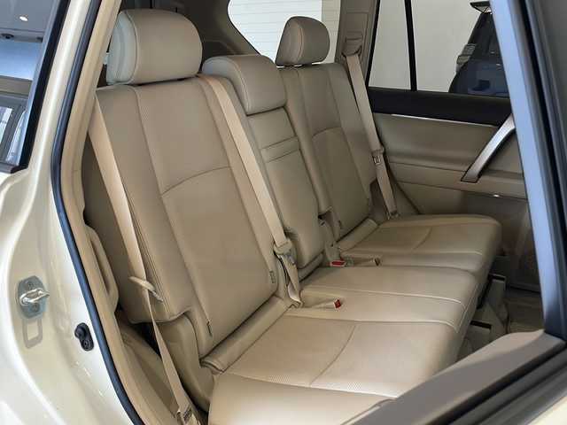 トヨタ ランドクルーザー プラド TX Lパッケージ マットブラED 福井県 2022(令4)年 3万km ホワイトパールクリスタルシャイン ワンオーナー/ムーンルーフ/純正9インチナビ/フルセグTV/USB/BT/パノラミックビューモニター/セーフティセンス/・レーダークルーズコントロール/・プリクラッシュセーフティ/・レーンキープアシスト/・レーンディパーチャーアラート/・クリアランスソナー/・オートハイビーム/・ロードサインアシスト/・先行車発進アラーム/ETC2.0/前後ドライブレコーダー/フロア格納サードシート（電動）/レザーシート/パワーシート/シートヒーター/エアシート/革巻きステアリング/オートライト/LEDヘッドライト/純正18インチアルミホイール/プッシュスタート/スマートキー×2/ヘッドライトウォッシャー/純正フロアマット