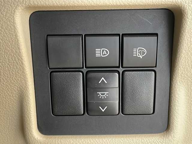 トヨタ ランドクルーザー プラド TX Lパッケージ マットブラED 福井県 2022(令4)年 3万km ホワイトパールクリスタルシャイン ワンオーナー/ムーンルーフ/純正9インチナビ/フルセグTV/USB/BT/パノラミックビューモニター/セーフティセンス/・レーダークルーズコントロール/・プリクラッシュセーフティ/・レーンキープアシスト/・レーンディパーチャーアラート/・クリアランスソナー/・オートハイビーム/・ロードサインアシスト/・先行車発進アラーム/ETC2.0/前後ドライブレコーダー/フロア格納サードシート（電動）/レザーシート/パワーシート/シートヒーター/エアシート/革巻きステアリング/オートライト/LEDヘッドライト/純正18インチアルミホイール/プッシュスタート/スマートキー×2/ヘッドライトウォッシャー/純正フロアマット