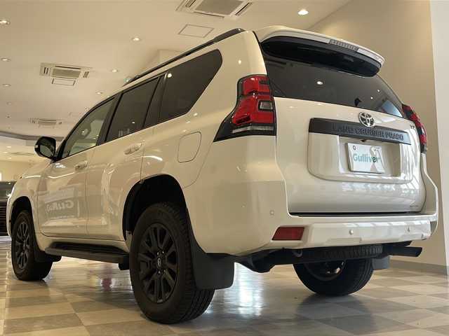 トヨタ ランドクルーザー プラド TX Lパッケージ マットブラED 福井県 2022(令4)年 3万km ホワイトパールクリスタルシャイン ワンオーナー/ムーンルーフ/純正9インチナビ/フルセグTV/USB/BT/パノラミックビューモニター/セーフティセンス/・レーダークルーズコントロール/・プリクラッシュセーフティ/・レーンキープアシスト/・レーンディパーチャーアラート/・クリアランスソナー/・オートハイビーム/・ロードサインアシスト/・先行車発進アラーム/ETC2.0/前後ドライブレコーダー/フロア格納サードシート（電動）/レザーシート/パワーシート/シートヒーター/エアシート/革巻きステアリング/オートライト/LEDヘッドライト/純正18インチアルミホイール/プッシュスタート/スマートキー×2/ヘッドライトウォッシャー/純正フロアマット