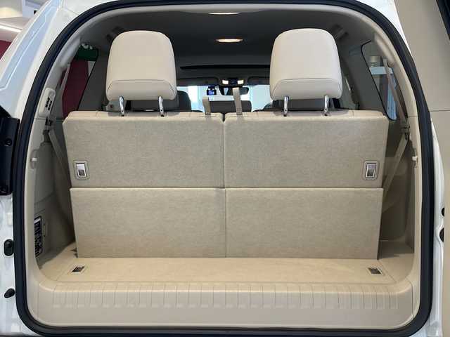 トヨタ ランドクルーザー プラド TX Lパッケージ マットブラED 福井県 2022(令4)年 3万km ホワイトパールクリスタルシャイン ワンオーナー/ムーンルーフ/純正9インチナビ/フルセグTV/USB/BT/パノラミックビューモニター/セーフティセンス/・レーダークルーズコントロール/・プリクラッシュセーフティ/・レーンキープアシスト/・レーンディパーチャーアラート/・クリアランスソナー/・オートハイビーム/・ロードサインアシスト/・先行車発進アラーム/ETC2.0/前後ドライブレコーダー/フロア格納サードシート（電動）/レザーシート/パワーシート/シートヒーター/エアシート/革巻きステアリング/オートライト/LEDヘッドライト/純正18インチアルミホイール/プッシュスタート/スマートキー×2/ヘッドライトウォッシャー/純正フロアマット