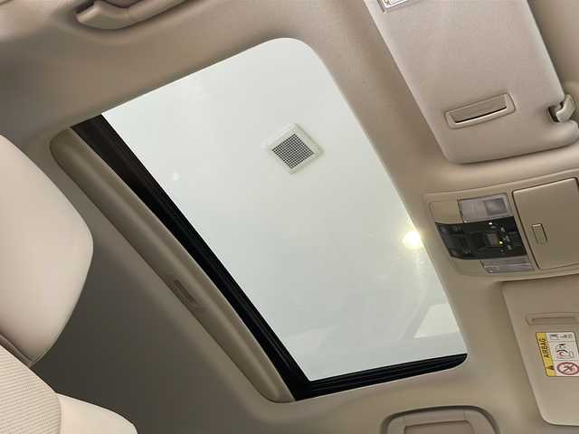 トヨタ ランドクルーザー プラド TX Lパッケージ マットブラED 福井県 2022(令4)年 3万km ホワイトパールクリスタルシャイン ワンオーナー/ムーンルーフ/純正9インチナビ/フルセグTV/USB/BT/パノラミックビューモニター/セーフティセンス/・レーダークルーズコントロール/・プリクラッシュセーフティ/・レーンキープアシスト/・レーンディパーチャーアラート/・クリアランスソナー/・オートハイビーム/・ロードサインアシスト/・先行車発進アラーム/ETC2.0/前後ドライブレコーダー/フロア格納サードシート（電動）/レザーシート/パワーシート/シートヒーター/エアシート/革巻きステアリング/オートライト/LEDヘッドライト/純正18インチアルミホイール/プッシュスタート/スマートキー×2/ヘッドライトウォッシャー/純正フロアマット