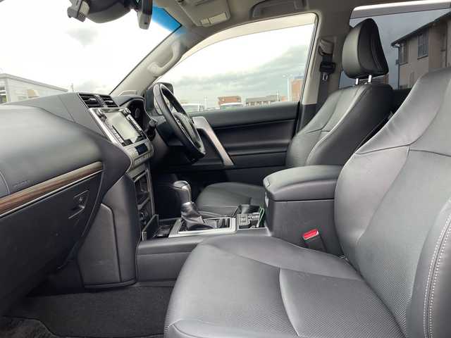 トヨタ ランドクルーザー プラド TX Lパッケージ 石川県 2019(令1)年 4.2万km パール ４ＷＤ　純正メーカーナビ　フルセグＴＶ　パノラマモニター　ＬＥＤヘッドライト　ＥＴＣ２．０　オプションアルミ　純正エアロ　黒革シート　シートヒーター＆クーラー　ガナドールマフラー　ドラレコ　保証書