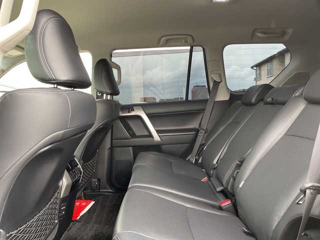 トヨタ ランドクルーザー プラド TX Lパッケージ 石川県 2019(令1)年 4.2万km パール ４ＷＤ　純正メーカーナビ　フルセグＴＶ　パノラマモニター　ＬＥＤヘッドライト　ＥＴＣ２．０　オプションアルミ　純正エアロ　黒革シート　シートヒーター＆クーラー　ガナドールマフラー　ドラレコ　保証書