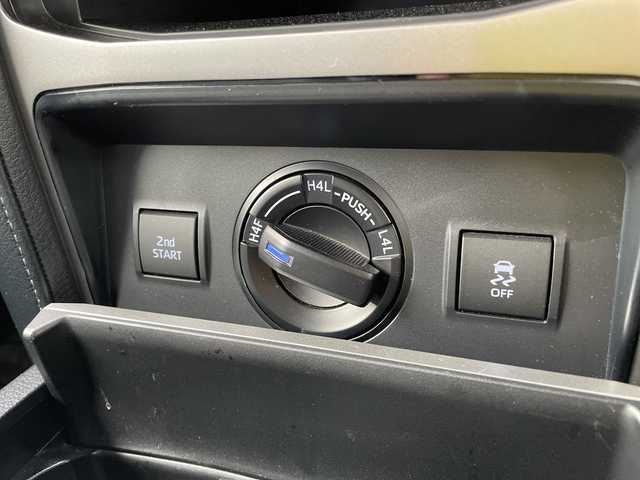 トヨタ ランドクルーザー プラド TX Lパッケージ 石川県 2019(令1)年 4.2万km パール ４ＷＤ　純正メーカーナビ　フルセグＴＶ　パノラマモニター　ＬＥＤヘッドライト　ＥＴＣ２．０　オプションアルミ　純正エアロ　黒革シート　シートヒーター＆クーラー　ガナドールマフラー　ドラレコ　保証書