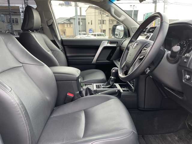 トヨタ ランドクルーザー プラド TX Lパッケージ 石川県 2019(令1)年 4.2万km パール ４ＷＤ　純正メーカーナビ　フルセグＴＶ　パノラマモニター　ＬＥＤヘッドライト　ＥＴＣ２．０　オプションアルミ　純正エアロ　黒革シート　シートヒーター＆クーラー　ガナドールマフラー　ドラレコ　保証書