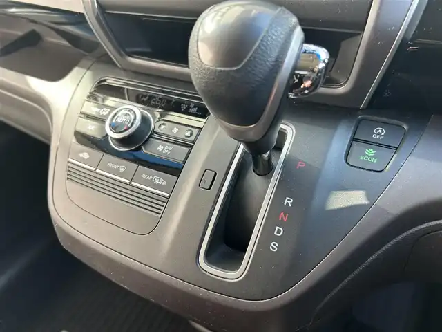 ホンダ フリード G ホンダセンシング 大阪府 2019(令1)年 3.8万km プレミアムスパークルブラックパール SDナビ フルセグTV CD DVD BT/バックカメラ/両側パワースライドドア/ビルトインETC/前後ドラレコ/スマートキー 2個/社外LEDヘッドライト/ビルトインETC/ステアリングリモコン/衝突被害軽減ブレーキ/レーダークルーズコントロール/レーンアシスト/誤発進抑制機能/横滑り防止/ステアリングリモコン/取説 ナビ取説/禁煙車