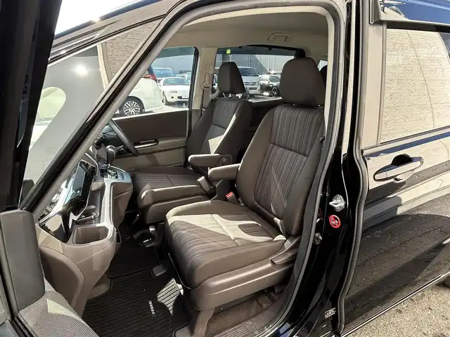 ホンダ フリード G ホンダセンシング 大阪府 2019(令1)年 3.8万km プレミアムスパークルブラックパール SDナビ フルセグTV CD DVD BT/バックカメラ/両側パワースライドドア/ビルトインETC/前後ドラレコ/スマートキー 2個/社外LEDヘッドライト/ビルトインETC/ステアリングリモコン/衝突被害軽減ブレーキ/レーダークルーズコントロール/レーンアシスト/誤発進抑制機能/横滑り防止/ステアリングリモコン/取説 ナビ取説/禁煙車