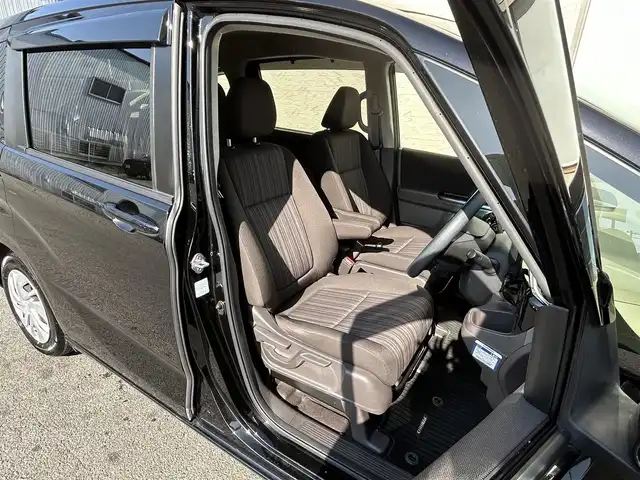 ホンダ フリード G ホンダセンシング 大阪府 2019(令1)年 3.8万km プレミアムスパークルブラックパール SDナビ フルセグTV CD DVD BT/バックカメラ/両側パワースライドドア/ビルトインETC/前後ドラレコ/スマートキー 2個/社外LEDヘッドライト/ビルトインETC/ステアリングリモコン/衝突被害軽減ブレーキ/レーダークルーズコントロール/レーンアシスト/誤発進抑制機能/横滑り防止/ステアリングリモコン/取説 ナビ取説/禁煙車