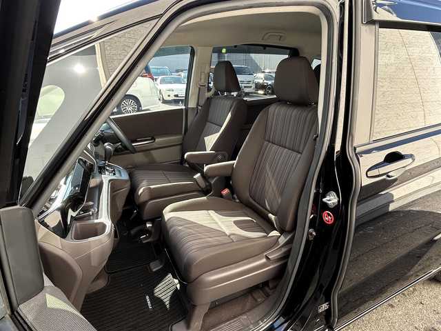 ホンダ フリード G ホンダセンシング 大阪府 2019(令1)年 3.8万km プレミアムスパークルブラックパール SDナビ フルセグTV CD DVD BT/バックカメラ/両側パワースライドドア/ビルトインETC/前後ドラレコ/スマートキー 2個/社外LEDヘッドライト/ビルトインETC/ステアリングリモコン/衝突被害軽減ブレーキ/レーダークルーズコントロール/レーンアシスト/誤発進抑制機能/横滑り防止/ステアリングリモコン/取説 ナビ取説/禁煙車