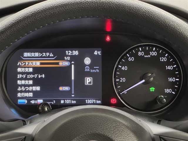 日産 キックス X 三重県 2021(令3)年 1.3万km ブリリアントホワイトパール e-POWER/FF/フロアe-CVT/純正 9インチナビ MM320D-L/（iPod/SD/FM/AM/TV/USB/Bluetooth/CD/DVD/MUSIC STOCKER/ドラレコ）/【OP】インテリジェント アラウンドビューモニター/ドライブレコーダー 前後（ナビ連動）/ビルトイン ETC2.0/安全装備/・インテリジェント エマージェンシーブレーキ/・LDW（車線逸脱警報）/・LDP（車線逸脱防止支援）/・プロパイロット（ハンドル支援 & 全車速追従レーダークルーズ）/・フロント & バックソナー/・先行車発進お知らせ/・インテリジェント DA（ふらつき警報）/・標識検知機能/・踏み間違い防止アシスト/装備/・【OP】インテリジェント ルームミラー（デジタルインナーミラー）/・【DOP】純正ルーフスポイラー/・ハーフレザーシート/・オートエアコン/・オートライト/・LEDヘッドライト/・LEDフロントフォグライト/・ハイビームアシスト/・SOSコール/・ステアリングリモコン/・電動パーキングブレーキ/・オートブレーキホールド機能/・純正17inAW/・ルーフレール/・保/取/ナビ取/・純正リモコンエンジンスターターx1