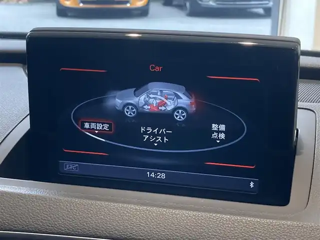 アウディ Ｑ３ 2．0 TFSI クワトロ 170PS 熊本県 2014(平26)年 6.8万km グレイシアホワイトメタリック ・スマートキー/・プッシュスタート/・パーキングエイド/・疲労警告/・コーナーセンサー/・純正HDDナビ/　【DVD・Bluetooth・SD・MSV】/・フルセグTV/・バックカメラ/・ETC/・HID/・フォグランプ/・純正マット/・保証書/取説