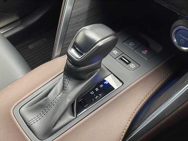 トヨタ ハリアー ハイブリッド Z 千葉県 2020(令2)年 2.8万km プレシャスブラックパール 純正ディスプレイオーディオ/　　ナビ/フルセグ/BT/AM/FM/Miracast/JBLサラウンド/トヨタセーフティセンス/ プリクラッシュセーフティ/ レーントレーシングアシスト/ レーンディパーチャーアラート/ ロードサインアシスト/ レーダークルーズコントロール/ オートマチックハイビーム/ リアクロストラフィックアラート/ ブラインドスポットモニター/パノラミックビューモニター/ビルトインETC2.0/デジタルインナーミラー/パワーバックドア/運転席パワーシート/ハーフレザー シート/純正19インチAW/純正フロアマット/革巻きステアリング/ステアリングリモコン/電子パーキング/オートブレーキホールド/プッシュスタート/スマートキー