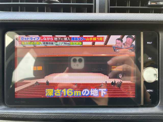 トヨタ アクア G 東京都 2014(平26)年 9.9万km ブラックマイカ 純正HDDナビ/　フルセグTV　BT　DVD/CD　AM/FM/バックカメラ/シートヒーター（前席）/革巻きステアリングホイール/HIDヘッドランプ/　オートライト　フォグランプ/ETC/スマートキー/電動格納ミラー/パワーステアリング/パワーウインドウ/ワイパーデアイサー/社外AW付スタッドレスタイヤ/保証書＆取扱説明書