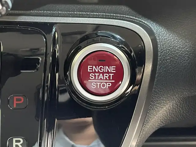 ホンダ Ｎ ＢＯＸ 沖縄県 2014(平26)年 5.4万km ミラノレッド (株)IDOMが運営する【じしゃロンコザ店】の自社ローン専用車両になりますこちらは現金またはオートローンご利用時の価格です。自社ローンご希望の方は別途その旨お申付け下さい/・純正ナビ/・バックカメラ/・Bluetooth接続/・TV/・DVD再生/・片側パワースライドドア/・スマートキー/・プッシュスタート/・純正アルミホイール/・オートライト