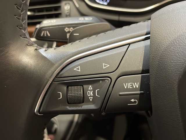 アウディ Ａ４ アバント 2.0TFSIクワトロスポーツ 新潟県 2018(平30)年 3.7万km 赤 Audiプレセンスベーシック/アダプティブクルーズコントロール/ラグジュアリーパッケージ/・デコラティブパネルウォルナットブラウン/・LEDヘッドライト/・LEDリヤコンビネーションライト/・LEDインテリアライティング/・パーシャルレザー/・シートヒーター/ブラックグロススタイリングパッケージ/・ブラックルーフレール/・エクステリアミラーハウジングブラック/バーチャルコクピット/MMIナビゲーション/・フルセグTV/・Bluetooth/CD/DVD/USB/AUX/・スマートフォンインターフェイス/ヒーティング/エアコンディショニングシステム/・オートマチックエアコンディショナー/・３ゾーンオートマチックエアコンディショナー/プライバシーガラス