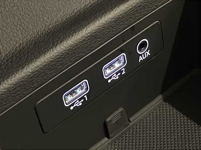 アウディ Ａ４ アバント 2.0TFSIクワトロスポーツ 新潟県 2018(平30)年 3.7万km 赤 Audiプレセンスベーシック/アダプティブクルーズコントロール/ラグジュアリーパッケージ/・デコラティブパネルウォルナットブラウン/・LEDヘッドライト/・LEDリヤコンビネーションライト/・LEDインテリアライティング/・パーシャルレザー/・シートヒーター/ブラックグロススタイリングパッケージ/・ブラックルーフレール/・エクステリアミラーハウジングブラック/バーチャルコクピット/MMIナビゲーション/・フルセグTV/・Bluetooth/CD/DVD/USB/AUX/・スマートフォンインターフェイス/ヒーティング/エアコンディショニングシステム/・オートマチックエアコンディショナー/・３ゾーンオートマチックエアコンディショナー/プライバシーガラス